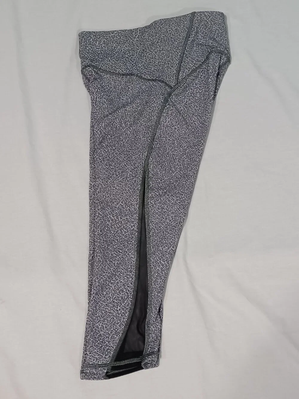 Lululemon Crop Leggings Women's Size 4 Gray Black Mesh Athletic Yoga Pants